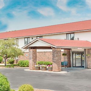 Super 8 By Wyndham Green Bay Near Stadium